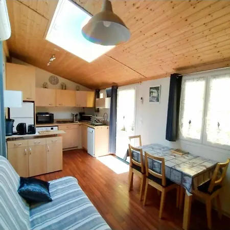 Holiday home Maison De Avec Piscine Chauffee Dans La Les Jardins St Pierre Oleron *