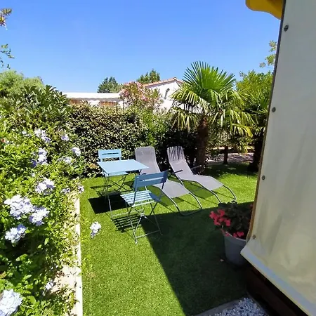Maison De Avec Piscine Chauffee Dans La Les Jardins St Pierre Oleron Holiday home *