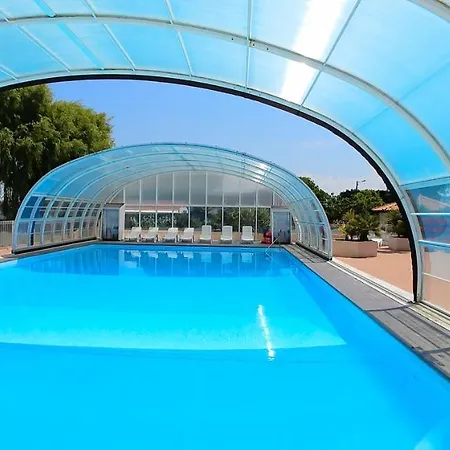Casa de Férias Maison De Avec Piscine Chauffee Dans La Les Jardins St Pierre Oleron
